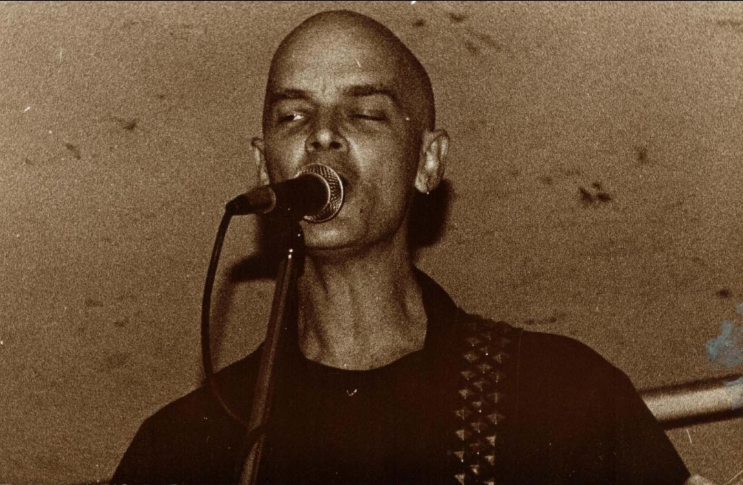 Original band Honeytung live vocal performance